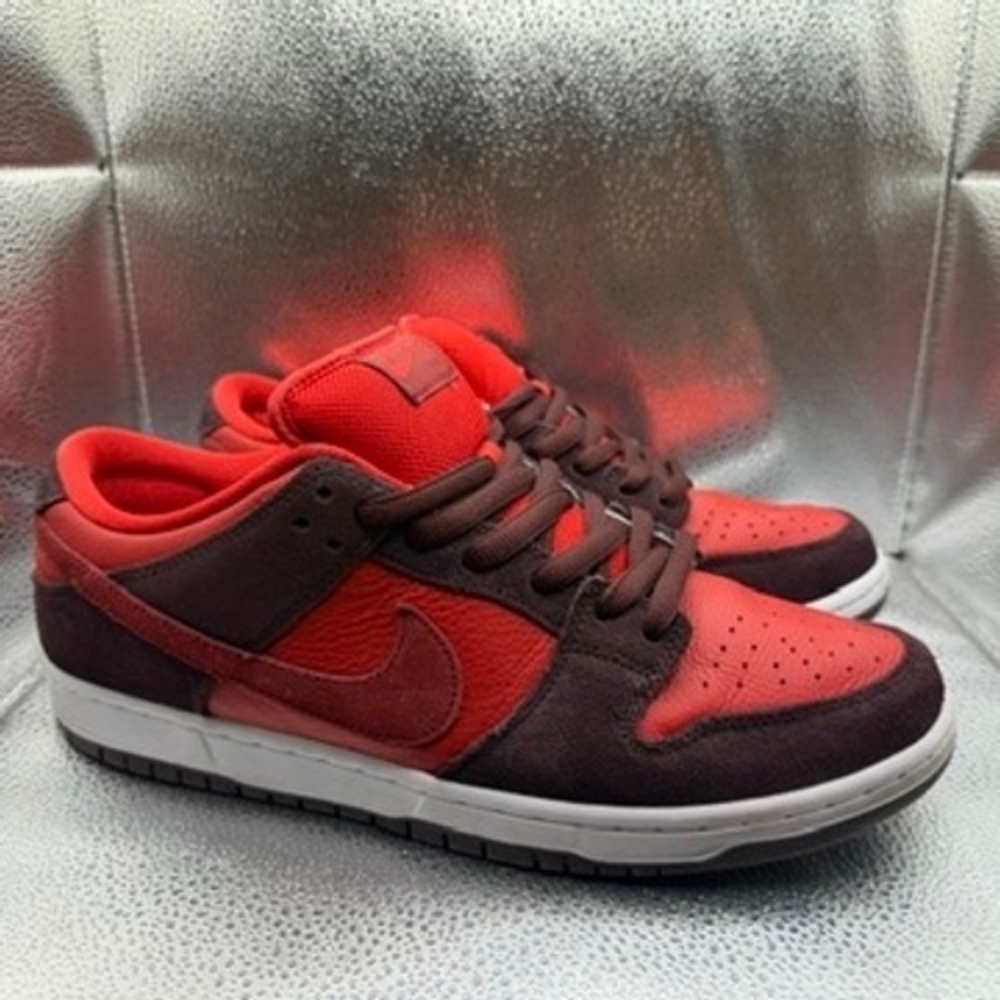 Size 11 Nike SB Dunk Low Mens Red Excellent Cherry DM0807-600 Burgundy Suede